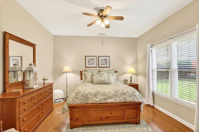 3830 BREEZY SHORES CV, Lakeland, TN 38002