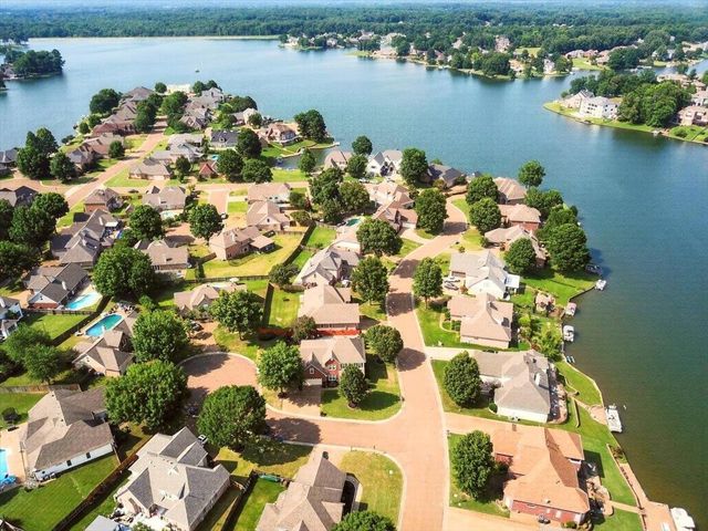 3830 BREEZY SHORES CV, Lakeland, TN 38002