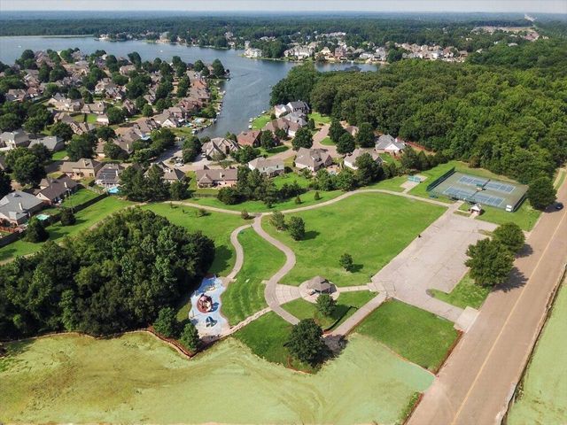 3830 BREEZY SHORES CV, Lakeland, TN 38002