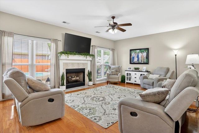 3830 BREEZY SHORES CV, Lakeland, TN 38002