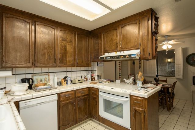 1049 W Sierra Avenue, Fresno, CA 93711