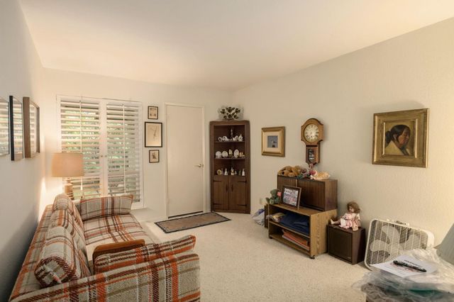 1049 W Sierra Avenue, Fresno, CA 93711
