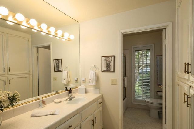 1049 W Sierra Avenue, Fresno, CA 93711