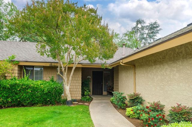 1049 W Sierra Avenue, Fresno, CA 93711