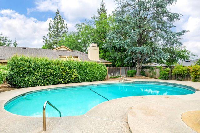 1049 W Sierra Avenue, Fresno, CA 93711