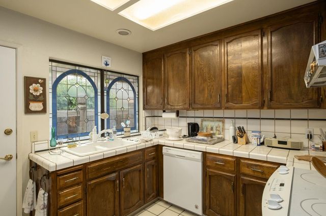 1049 W Sierra Avenue, Fresno, CA 93711