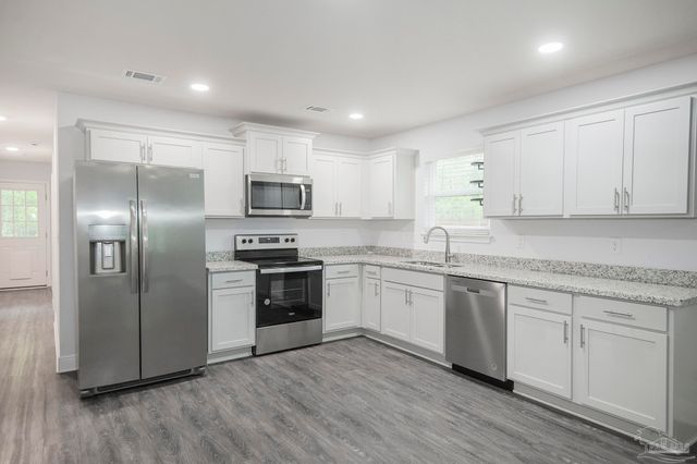 3304 Bonfire Dr, Milton, FL 32583