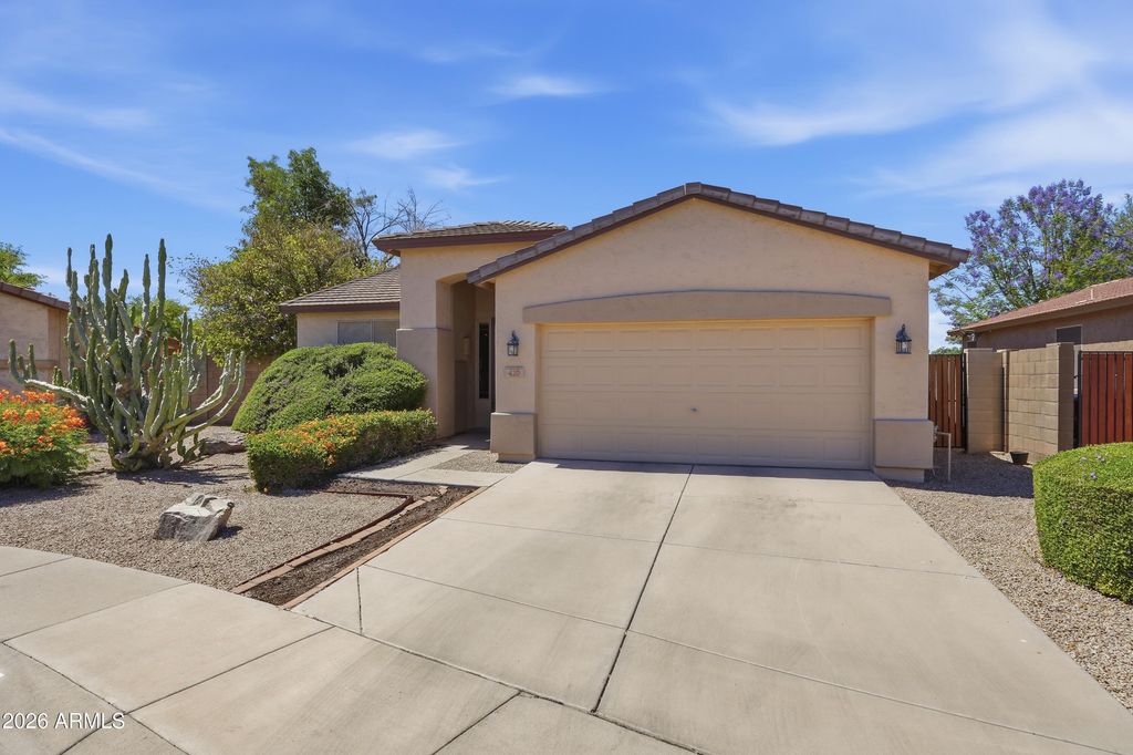 Image 3 of property listing at 420 N ROGER Way, Chandler, AZ 85225