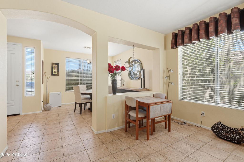 Image 9 of property listing at 420 N ROGER Way, Chandler, AZ 85225
