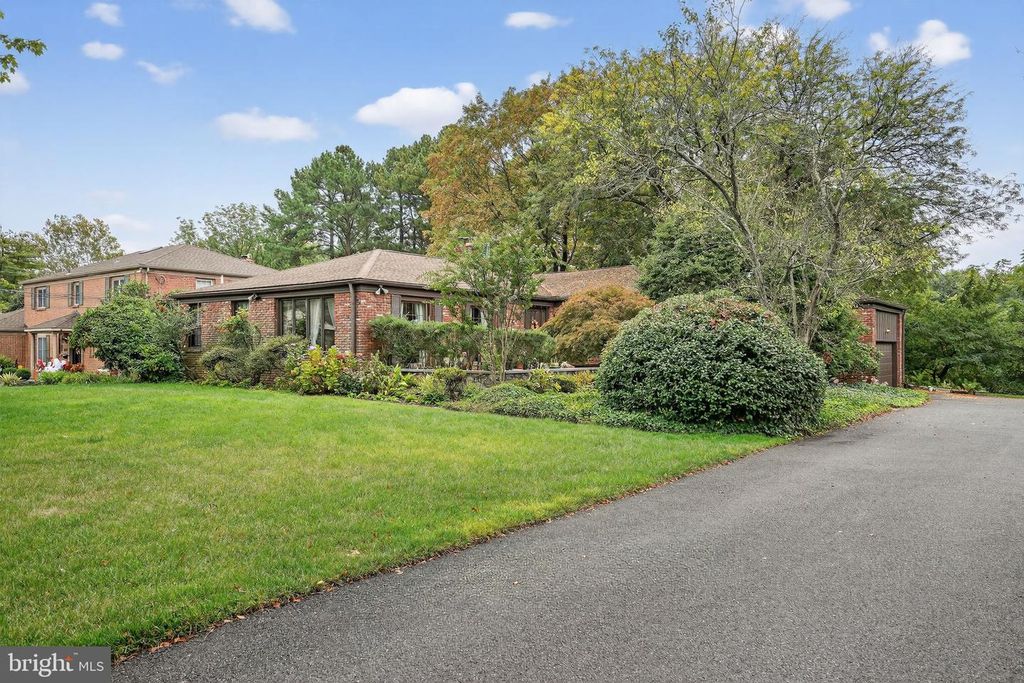 1805 COUNTRY CLUB DR, Cherry Hill, NJ 08003