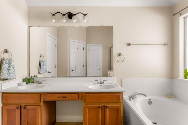 1821 Village Oak CT, Austin, TX 78704