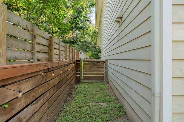 1821 Village Oak CT, Austin, TX 78704