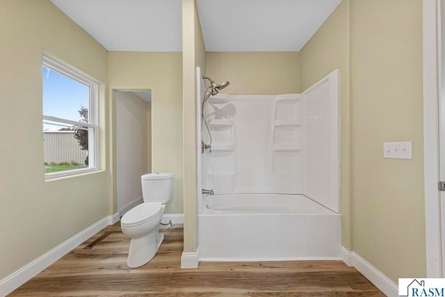 515 SW Benzel Avenue, Madelia, MN 56062