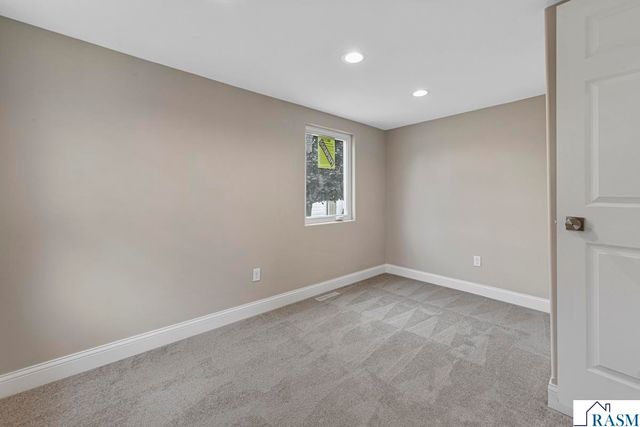 515 SW Benzel Avenue, Madelia, MN 56062