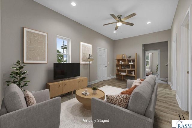 515 SW Benzel Avenue, Madelia, MN 56062