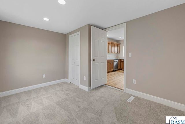 515 SW Benzel Avenue, Madelia, MN 56062