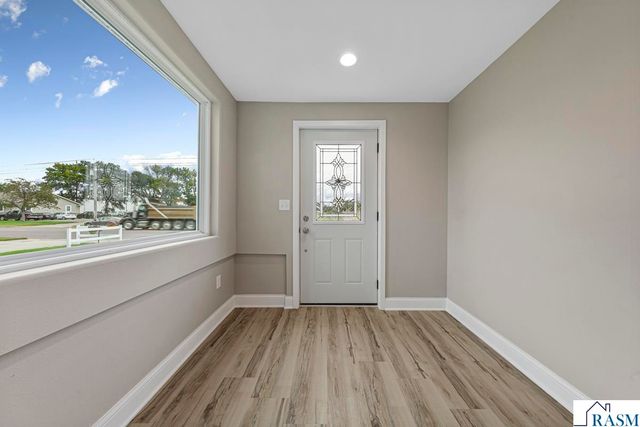 515 SW Benzel Avenue, Madelia, MN 56062