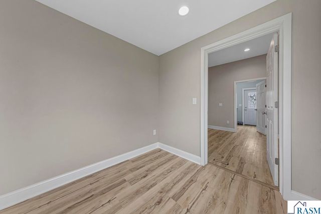 515 SW Benzel Avenue, Madelia, MN 56062