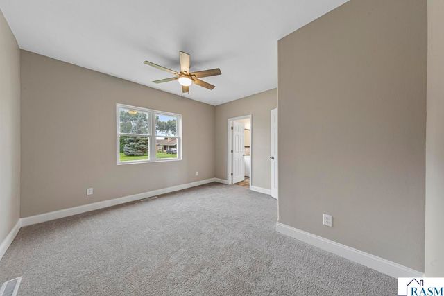 515 SW Benzel Avenue, Madelia, MN 56062