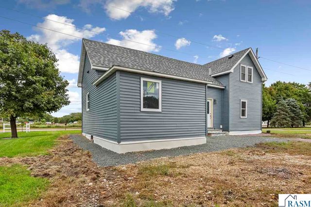 515 SW Benzel Avenue, Madelia, MN 56062