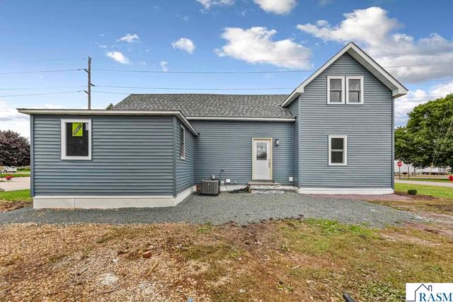 515 SW Benzel Avenue, Madelia, MN 56062