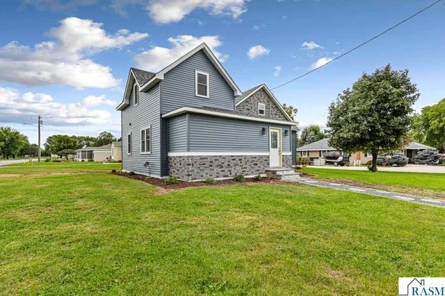 515 SW Benzel Avenue, Madelia, MN 56062