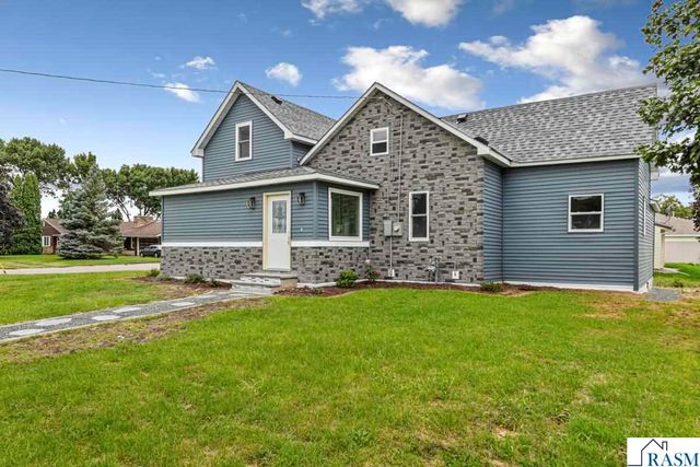 515 SW Benzel Avenue, Madelia, MN 56062