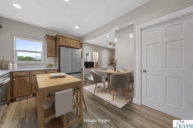 515 SW Benzel Avenue, Madelia, MN 56062