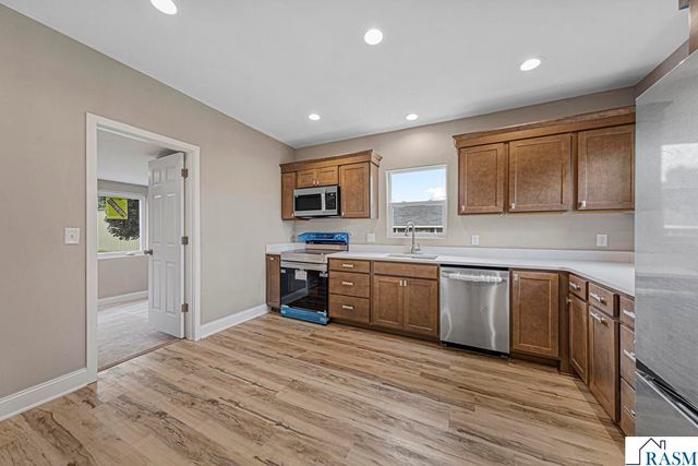 515 SW Benzel Avenue, Madelia, MN 56062