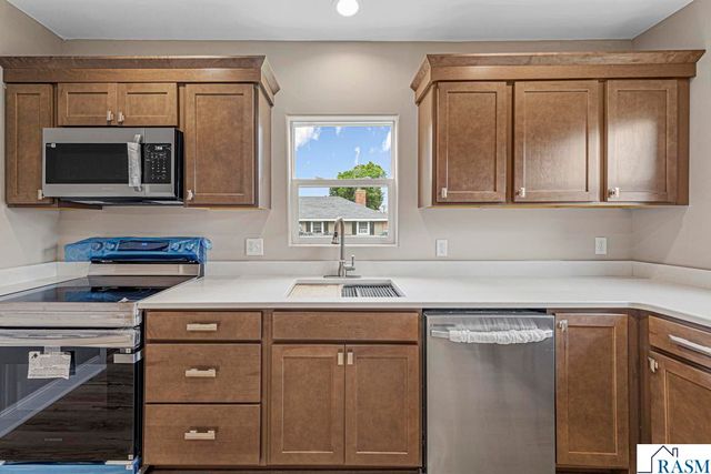 515 SW Benzel Avenue, Madelia, MN 56062