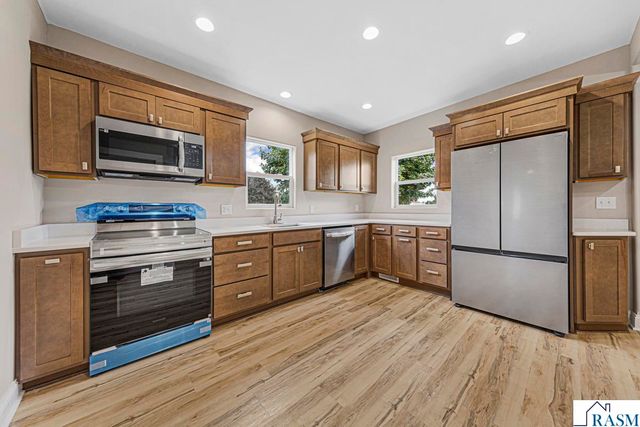 515 SW Benzel Avenue, Madelia, MN 56062