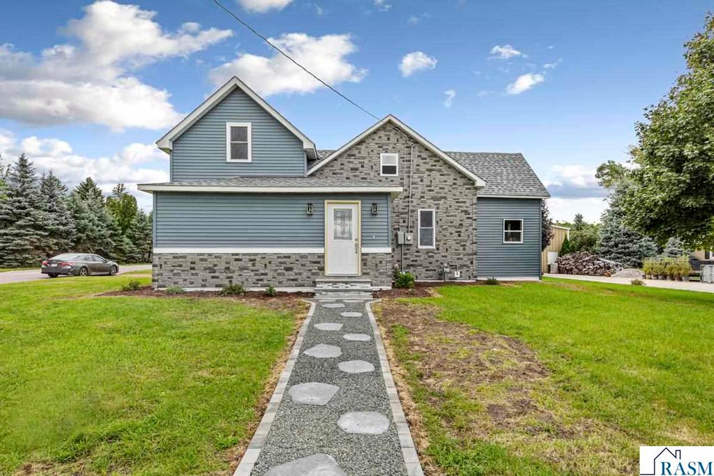 515 SW Benzel Avenue, Madelia, MN 56062