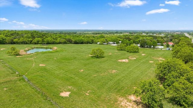 17305 N US Highway 281, Hico, TX 76457