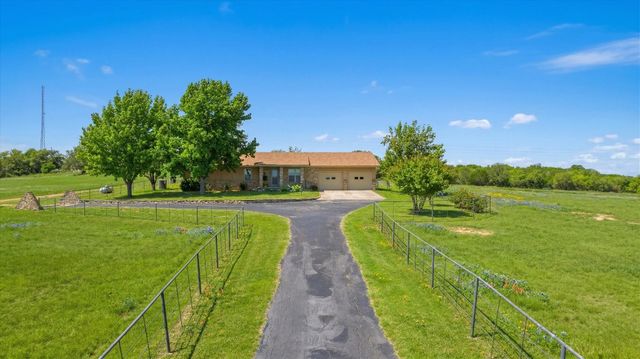 17305 N US Highway 281, Hico, TX 76457