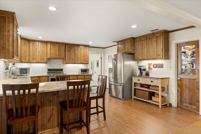 17305 N US Highway 281, Hico, TX 76457