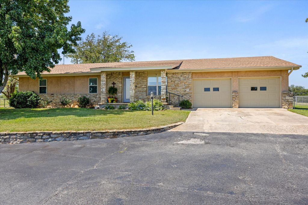 17305 N US Highway 281, Hico, TX 76457