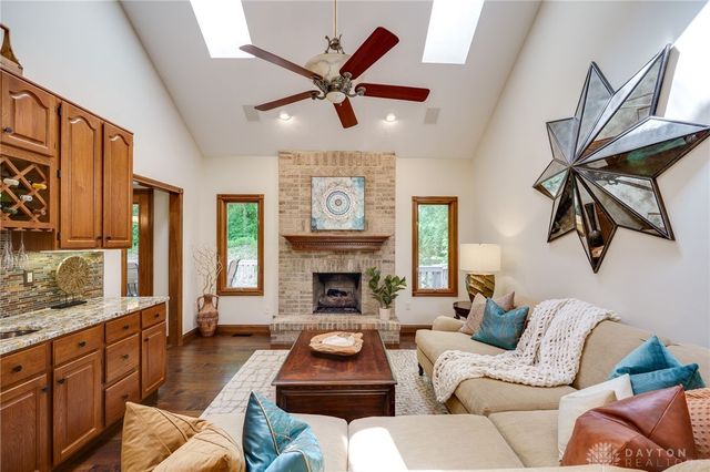 527 Viking Landing Court, Beavercreek, OH 45434