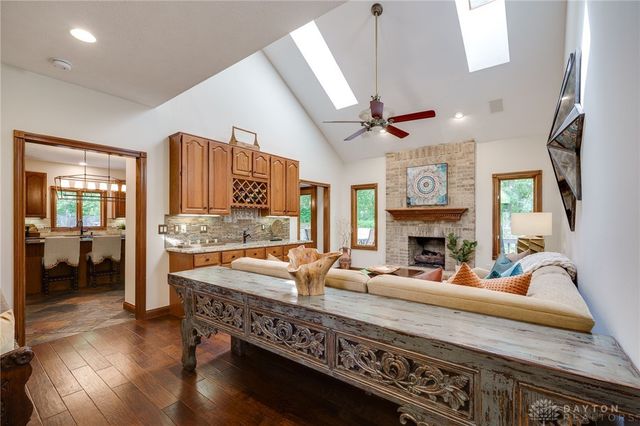 527 Viking Landing Court, Beavercreek, OH 45434