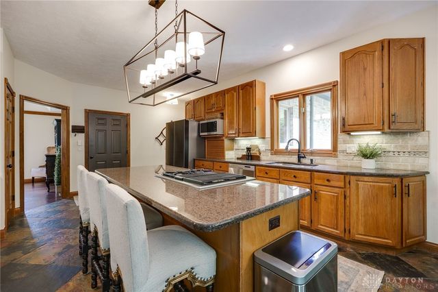 527 Viking Landing Court, Beavercreek, OH 45434