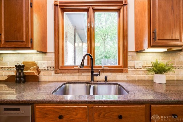 527 Viking Landing Court, Beavercreek, OH 45434