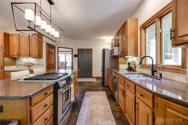 527 Viking Landing Court, Beavercreek, OH 45434