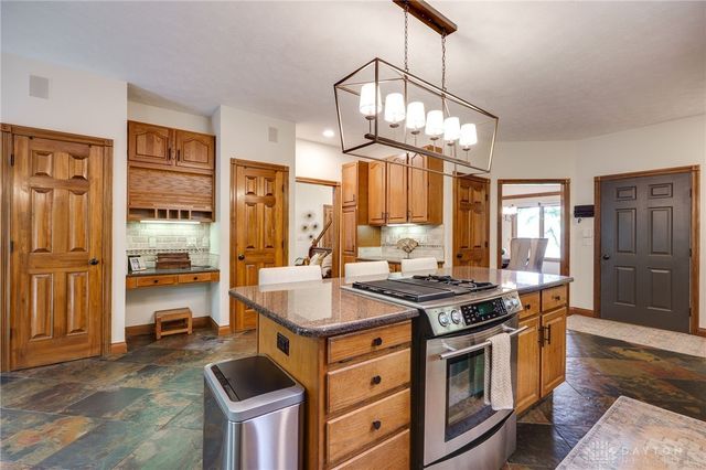 527 Viking Landing Court, Beavercreek, OH 45434
