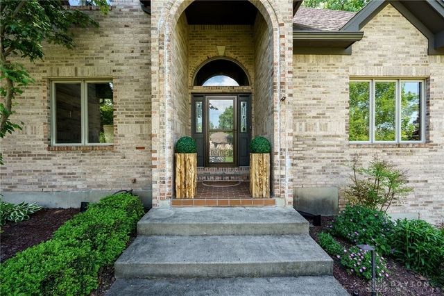 527 Viking Landing Court, Beavercreek, OH 45434