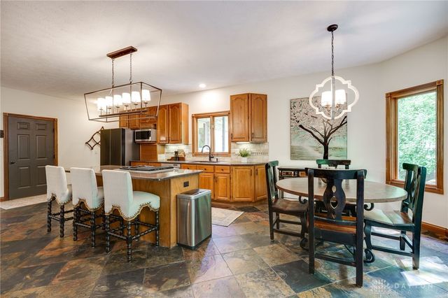 527 Viking Landing Court, Beavercreek, OH 45434