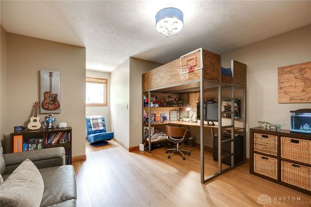 527 Viking Landing Court, Beavercreek, OH 45434