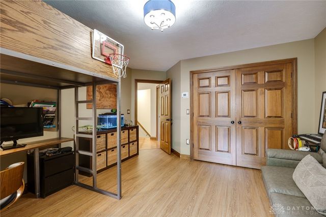 527 Viking Landing Court, Beavercreek, OH 45434