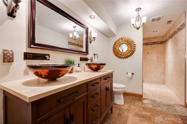 527 Viking Landing Court, Beavercreek, OH 45434