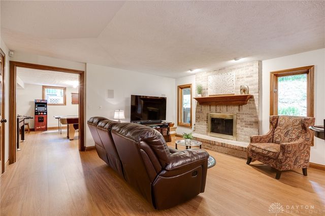 527 Viking Landing Court, Beavercreek, OH 45434