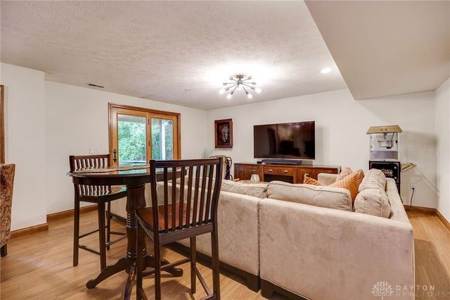 527 Viking Landing Court, Beavercreek, OH 45434
