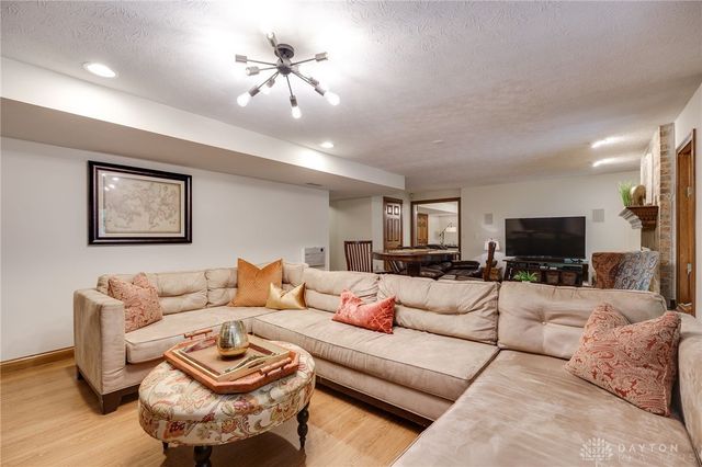 527 Viking Landing Court, Beavercreek, OH 45434